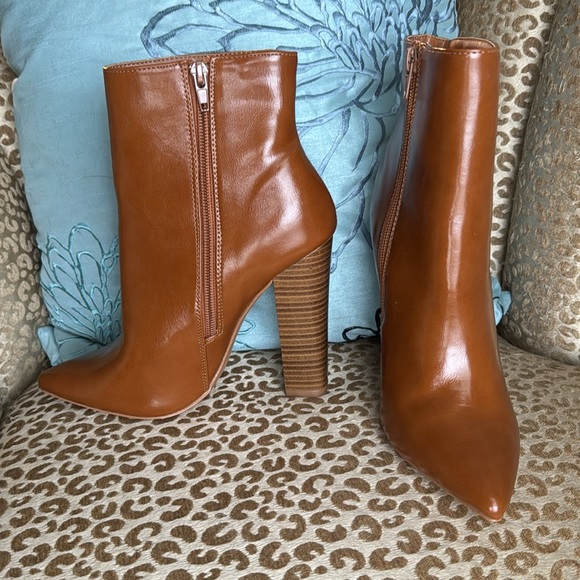 Like new cognac faux leather chunky heel point toe Shoe Republic LA ankle boot - Picture 3 of 7